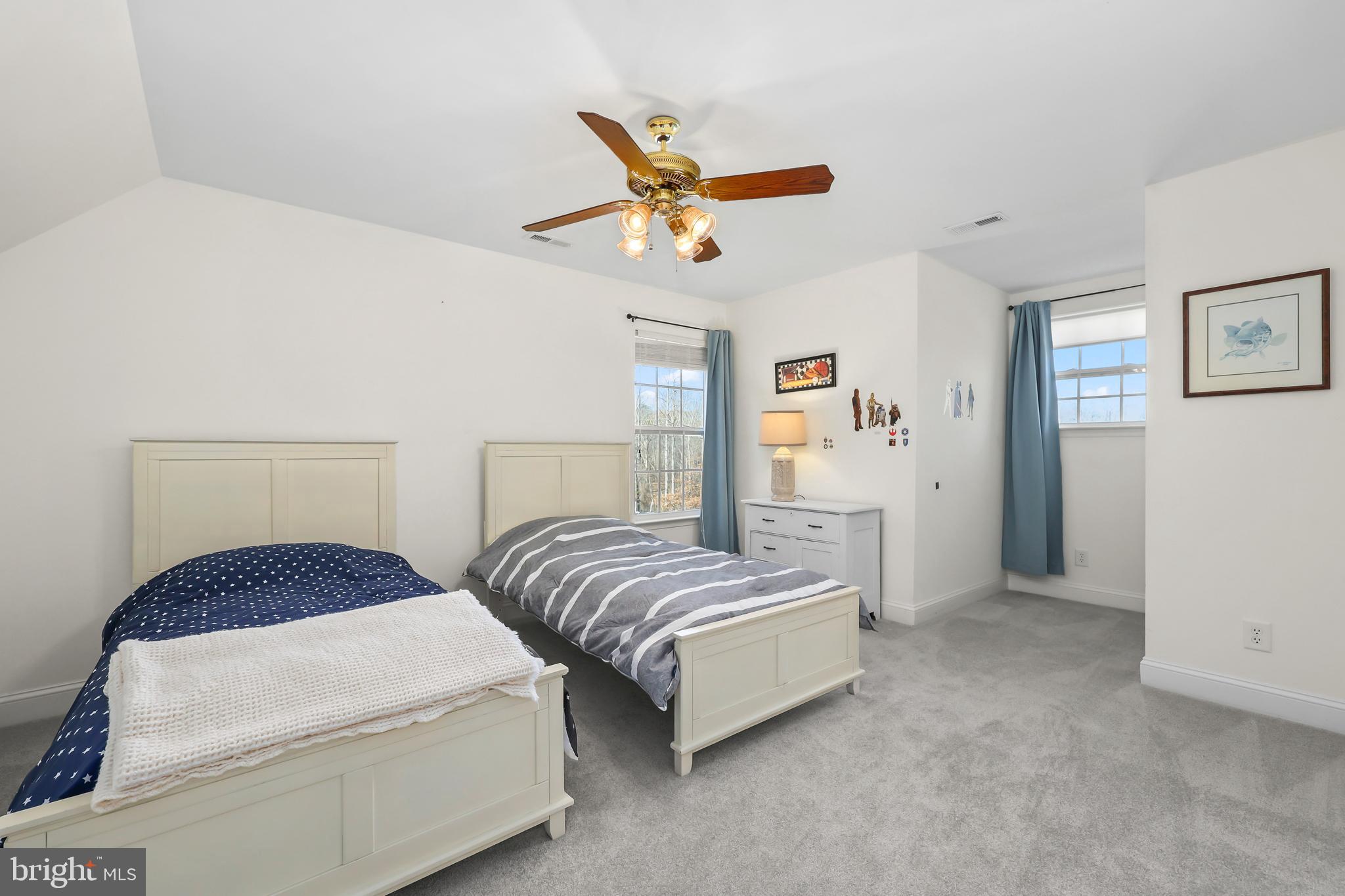 WOODLAND SHORES - Residential