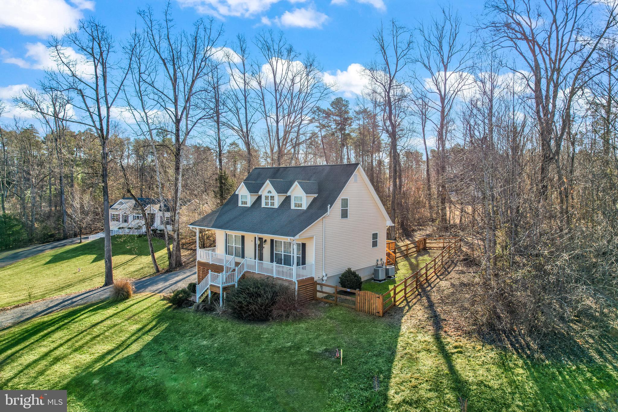 WOODLAND SHORES - Residential