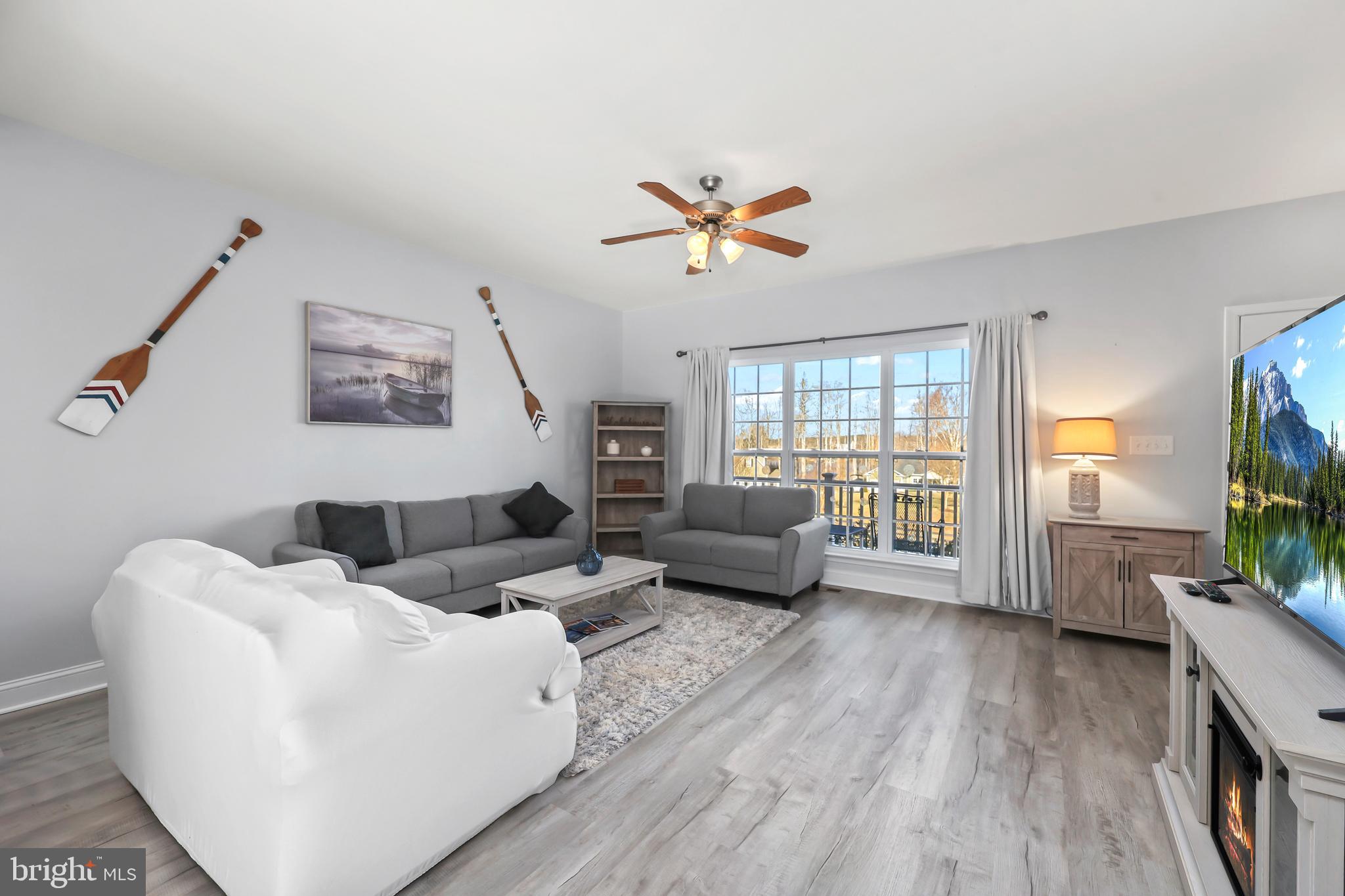 WOODLAND SHORES - Residential