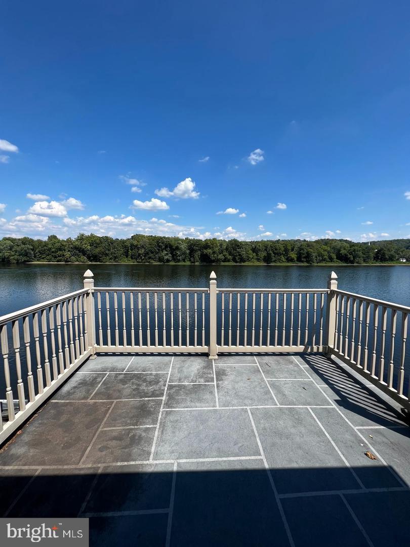 RIVERSTONE - Residential