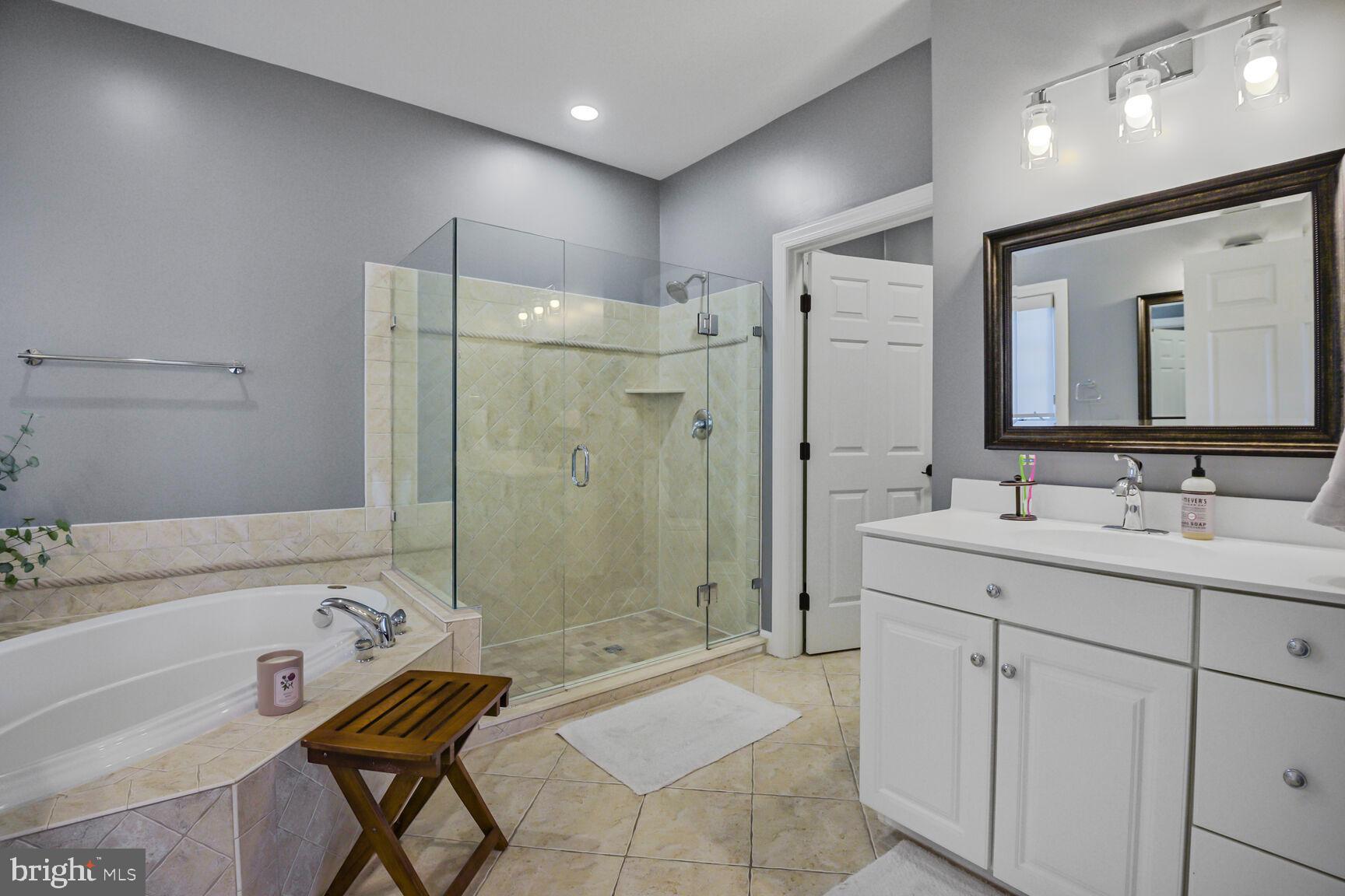 LAKELANDS - Residential