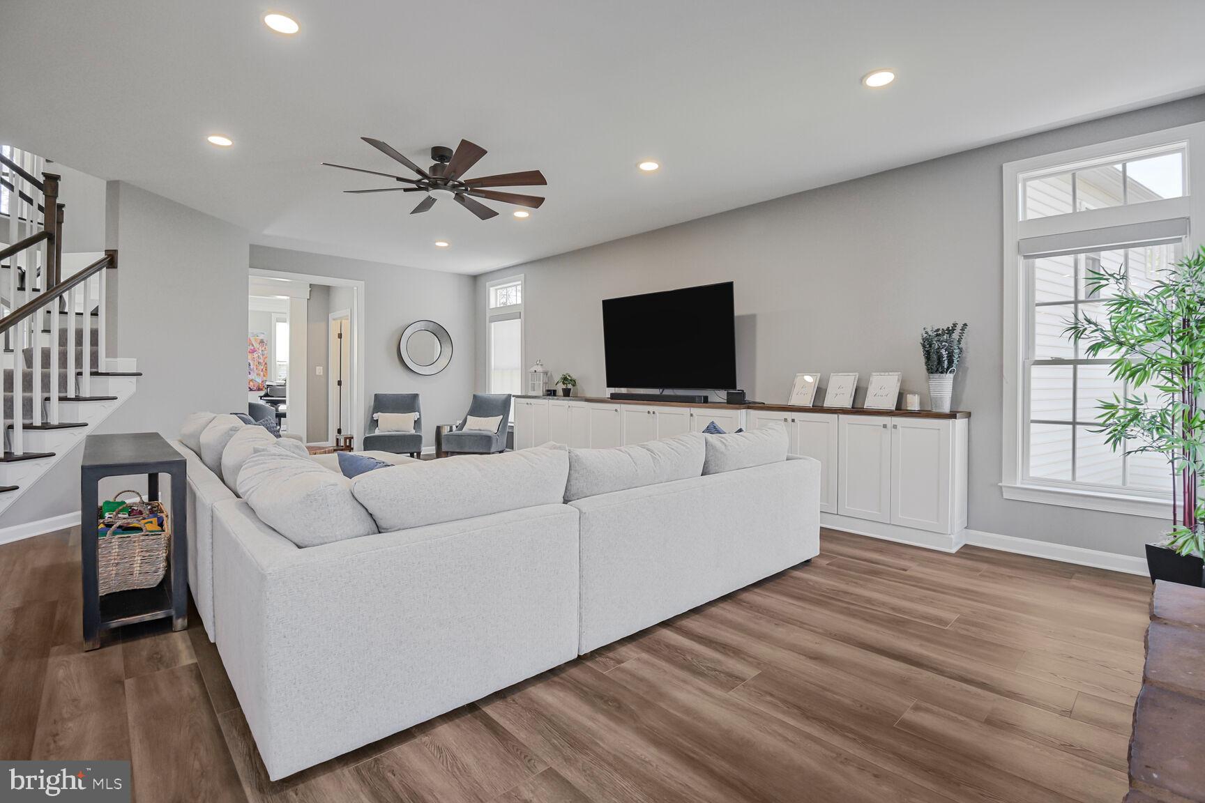 LAKELANDS - Residential