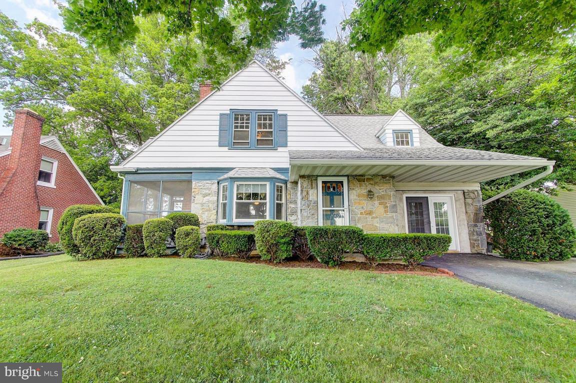 This warm & cozy 3 bedroom 2 1/2 bath Cape Cod features hardwood floors, fireplace in living room, formal dining room, nice screened in porch, large flat yard, newer roof and gas furnace, C/A, completely remodeled kitchen. Craft room could easily be converted back to garage.