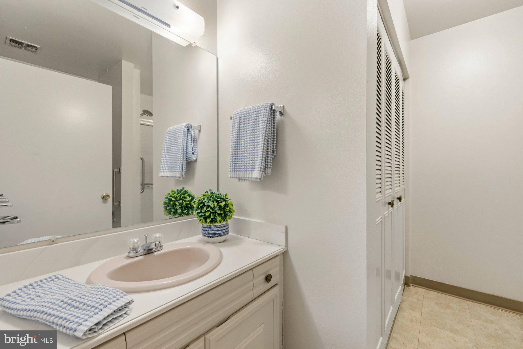 LEISURE WORLD - Residential