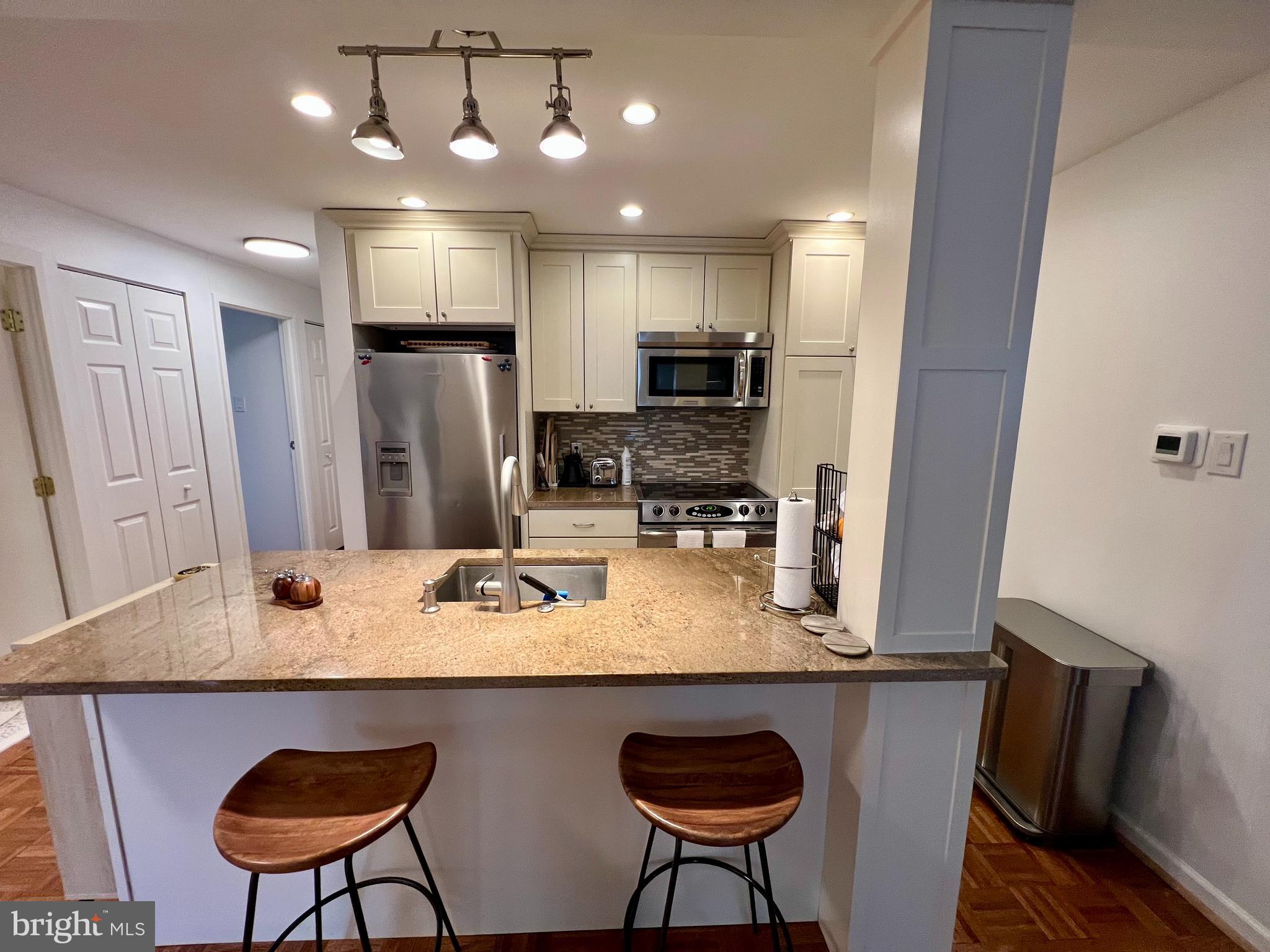 136 N BREAD STREET APT 422