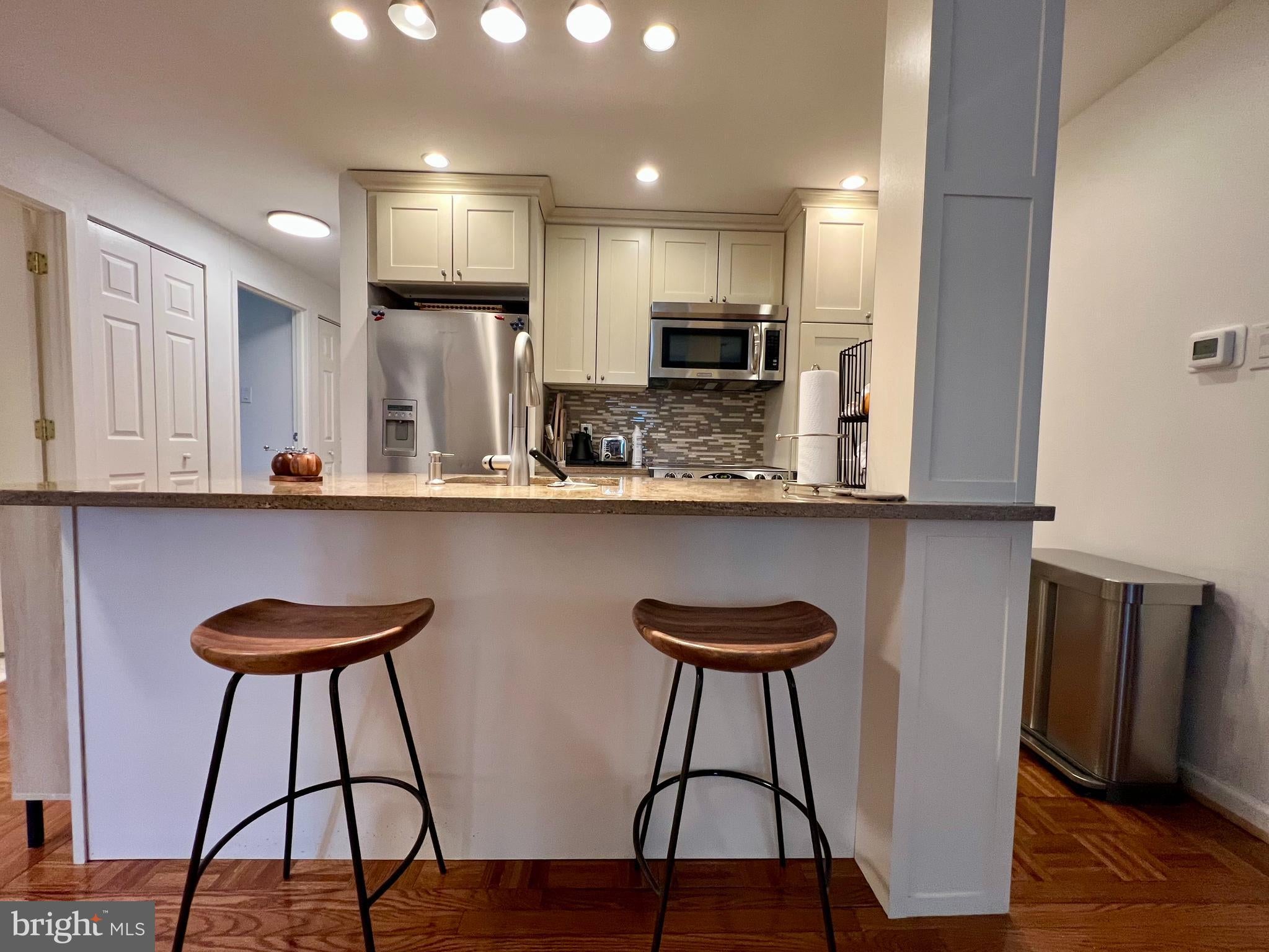 136 N BREAD STREET APT 422