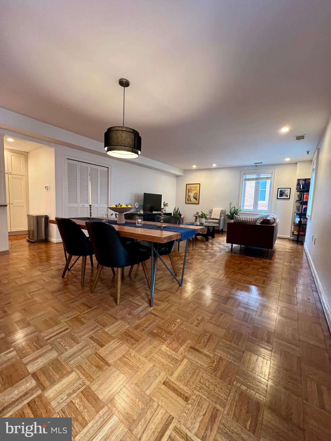 136 N BREAD STREET APT 422