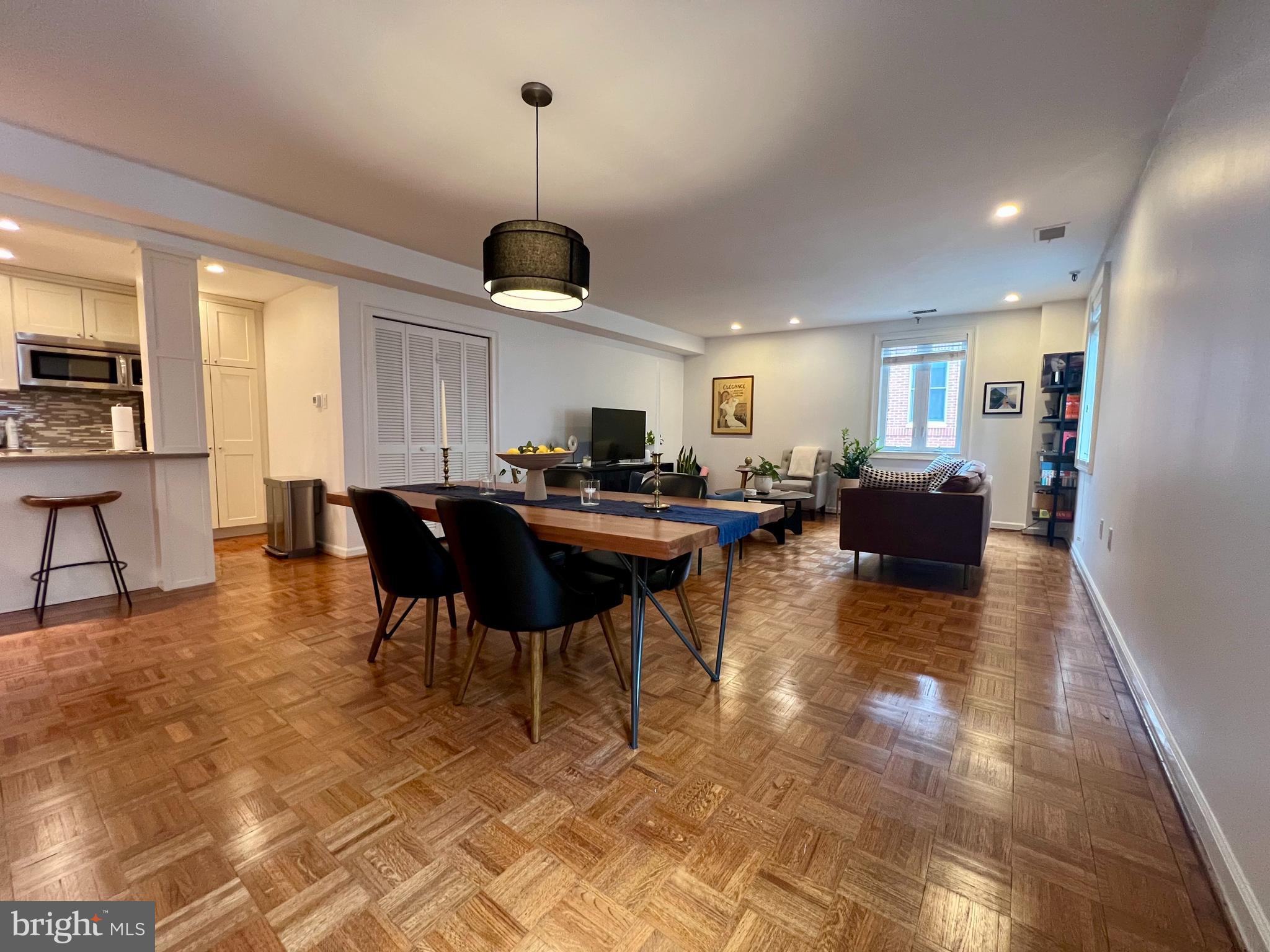 136 N BREAD STREET APT 422