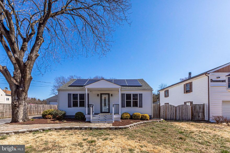 Fantastic 3BR/2BA house + 4-car detached garage available in Clinton! Refinished hardwood floors! Custom concrete kitchen countertop w/ stainless steel appliances! Master suite w/ vaulted ceilings, custom walk-in closets, spa-like bath including granite double vanities, jetted tub & dual-head shower! Tankless water heater! Solar panels! Mud room w/ front loading washer & dryer! Detached 4-car garage & workshop! Large fenced rear yard & more! Call today for your private showing!