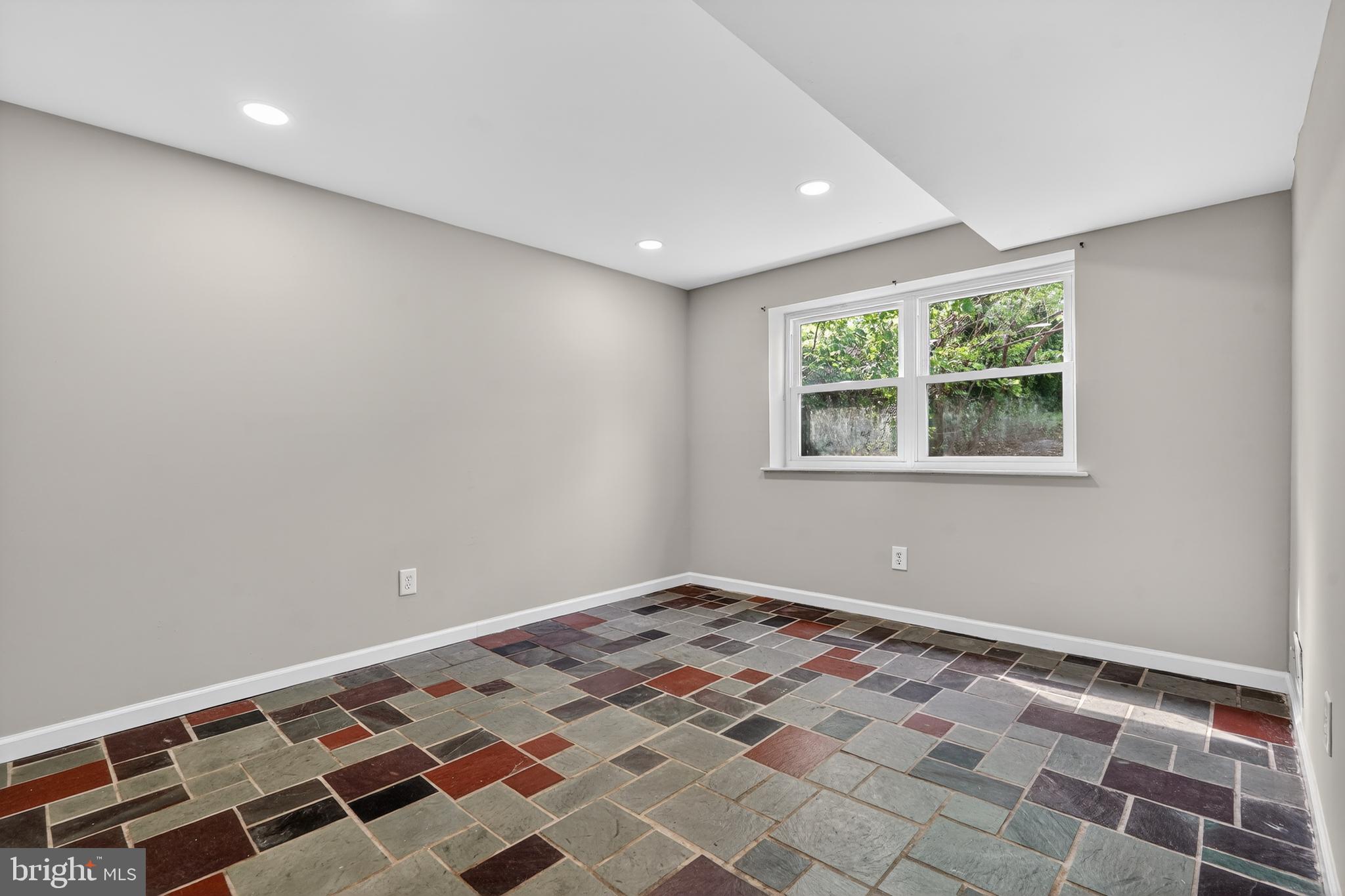 SOMERTON - Residential