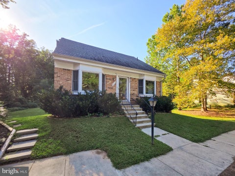 Homes For Rent - 9910 Kingsbridge Drive<br/> FAIRFAX, VA 22031