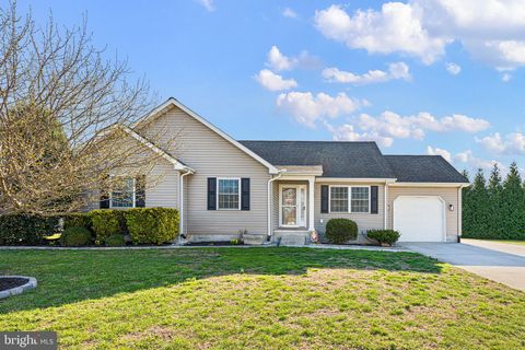 Homes For Sale - 70 W Deer Trail Road<br/> CLAYTON, DE 19938