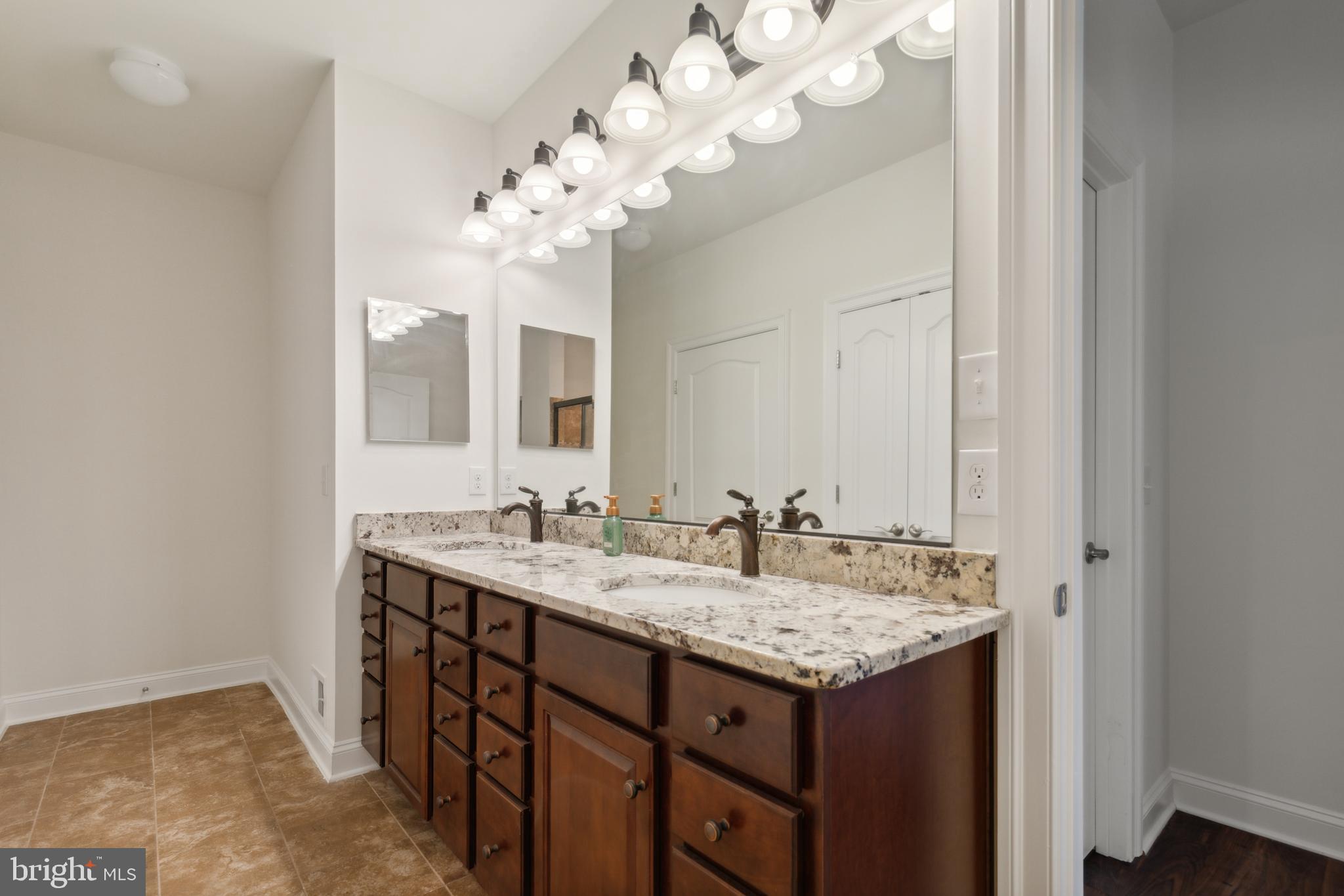 HUNTERS POND - Residential