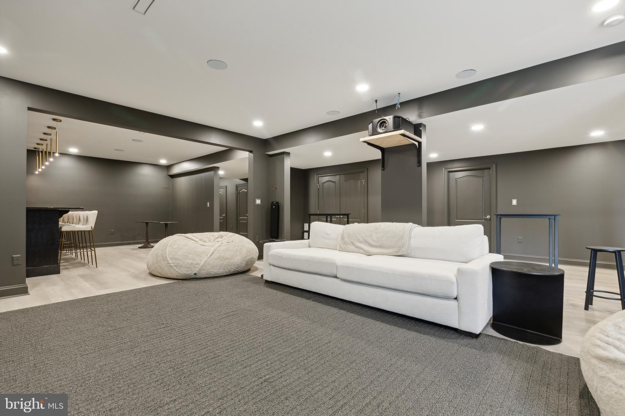 HUNTERS POND - Residential