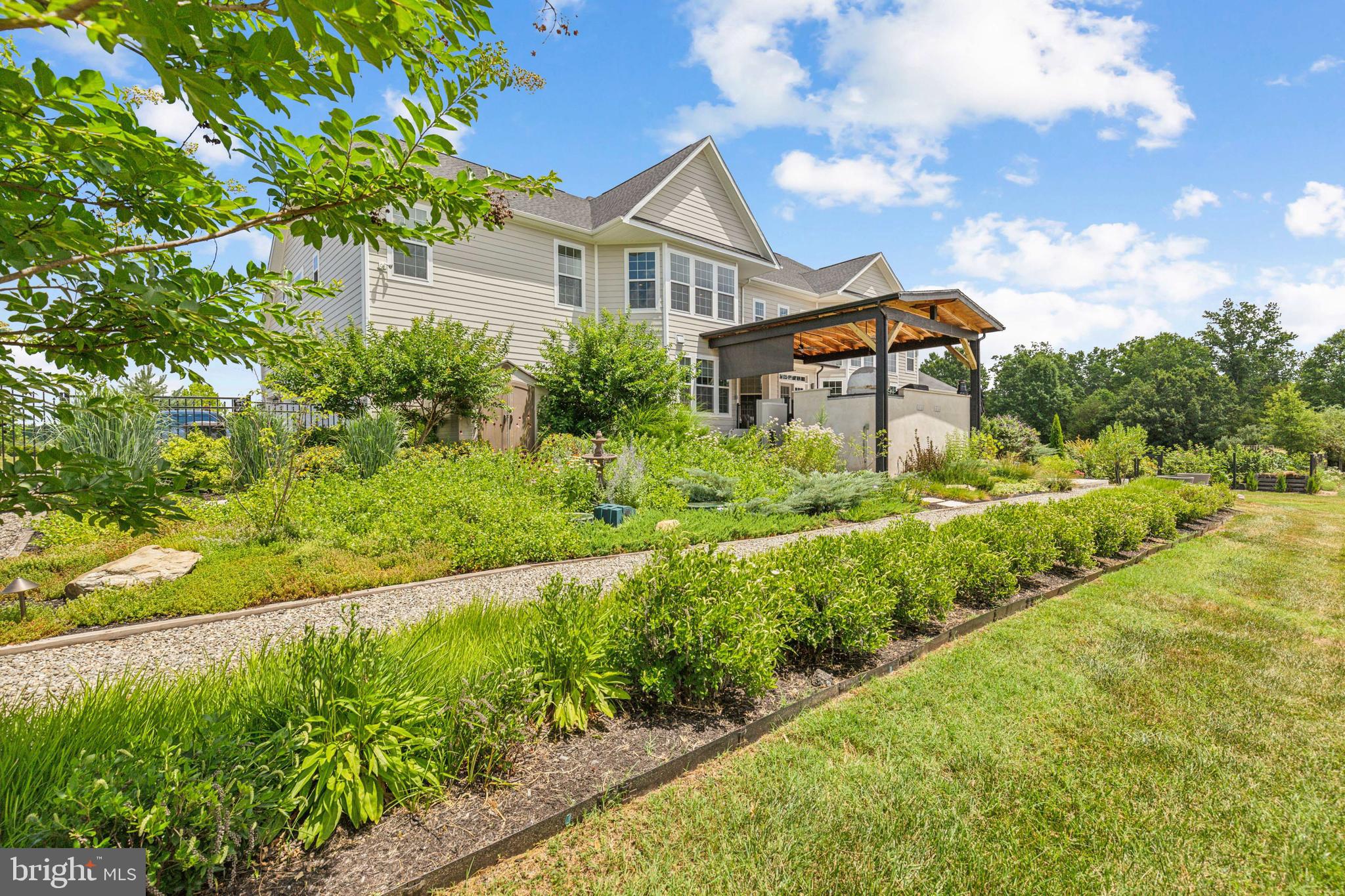 HUNTERS POND - Residential