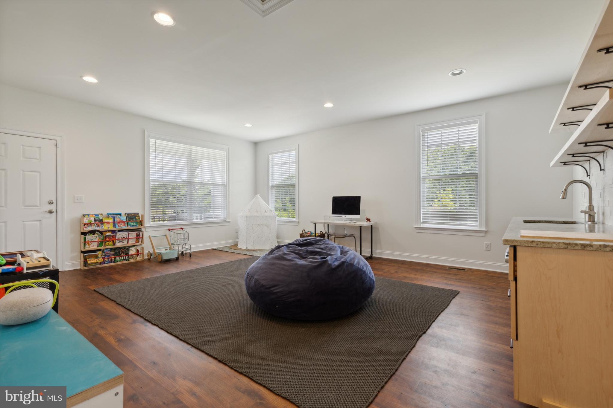 HUNTERS POND - Residential