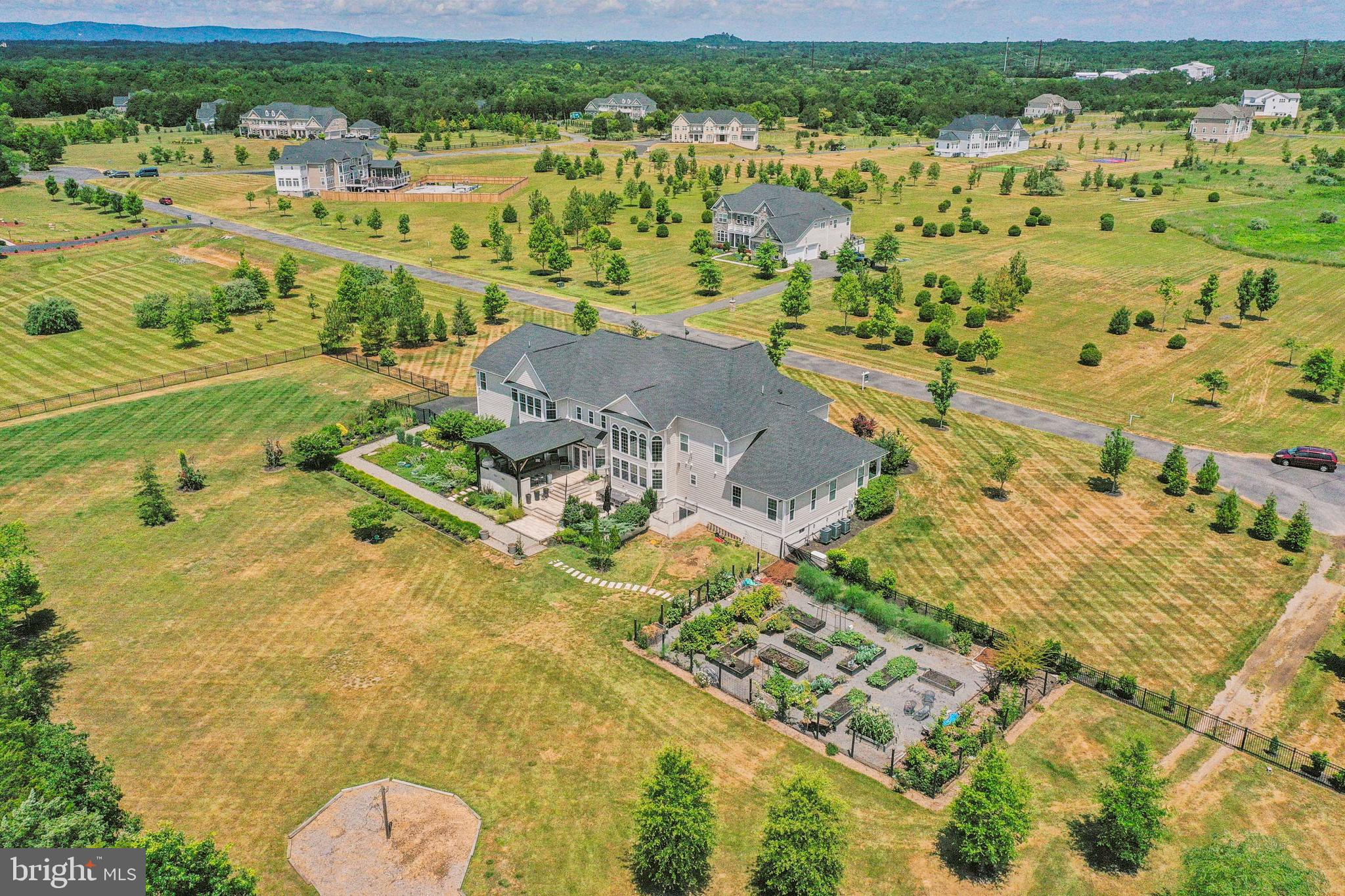 HUNTERS POND - Residential