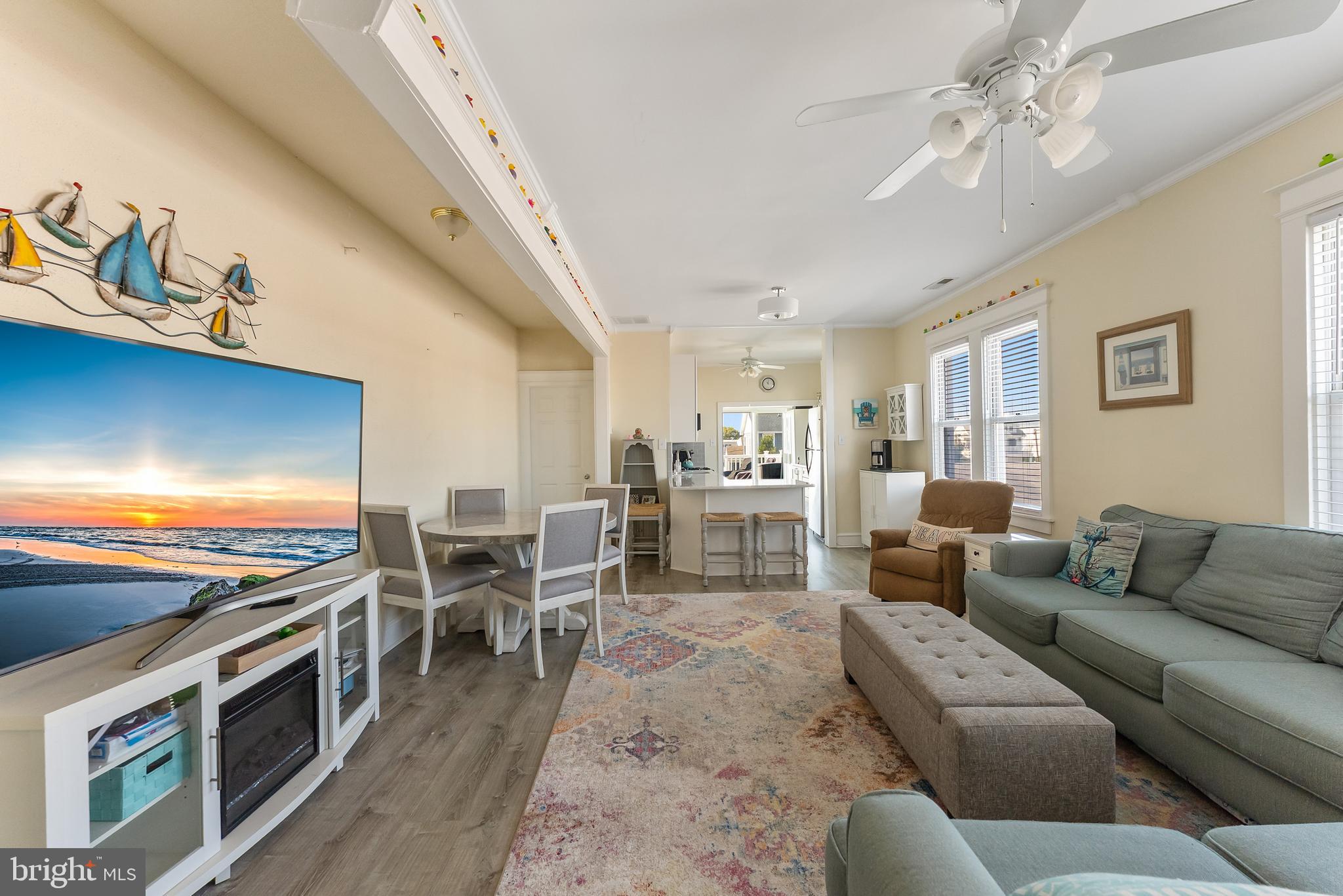 206 E CARDINAL ROAD 4