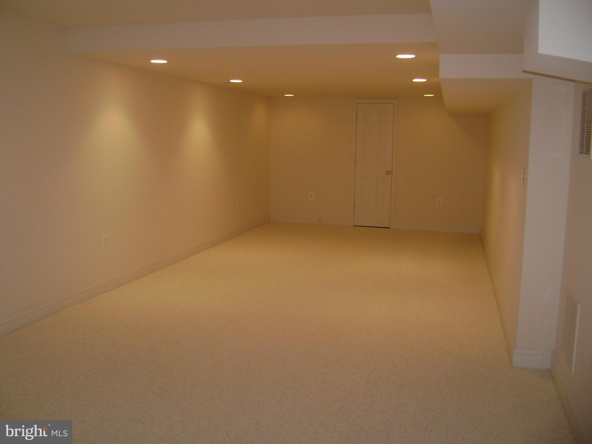 STAFFORD LAKES VILLAGE - Residential Lease