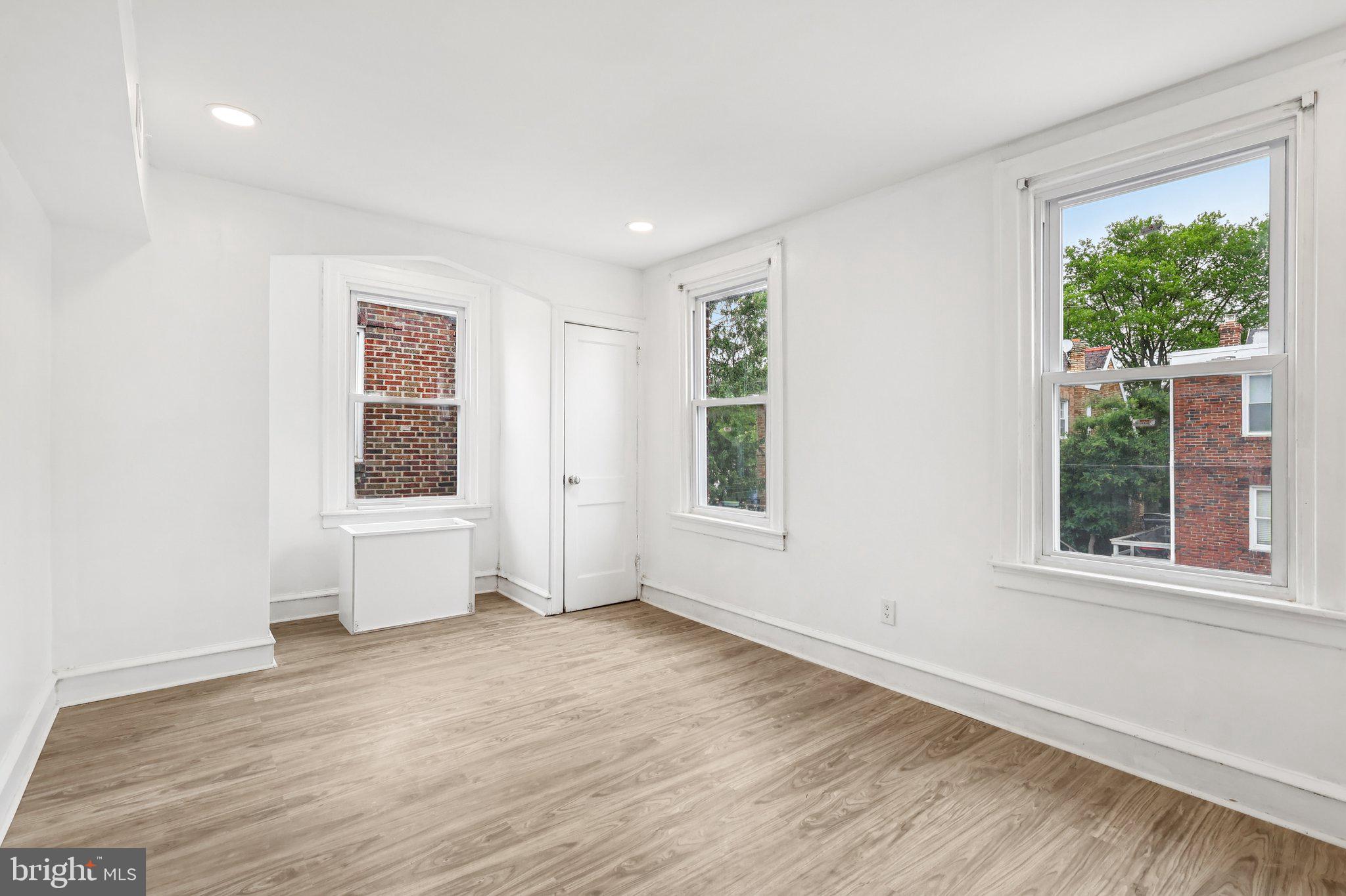 ELKINS PARK - Residential Income