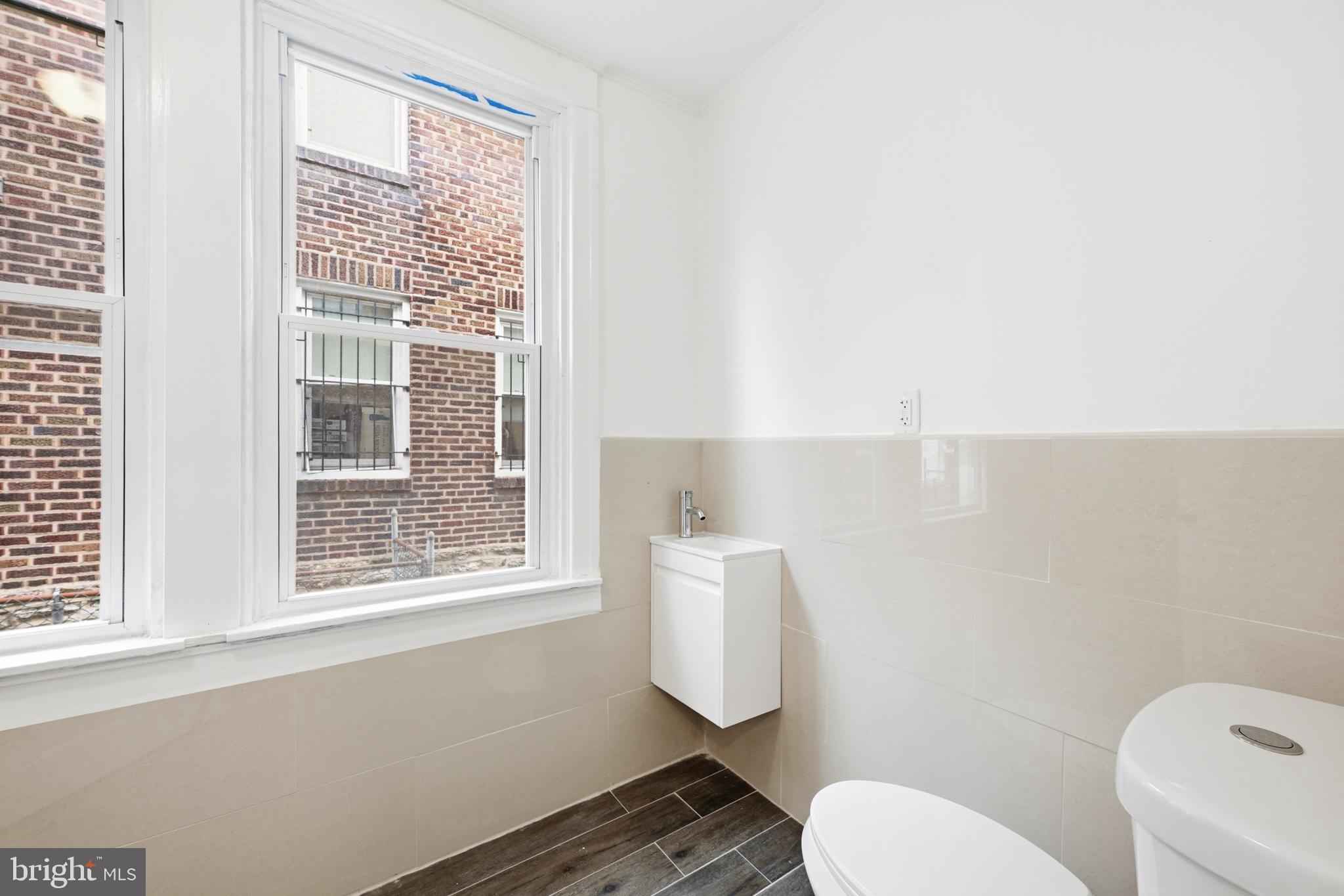 ELKINS PARK - Residential Income