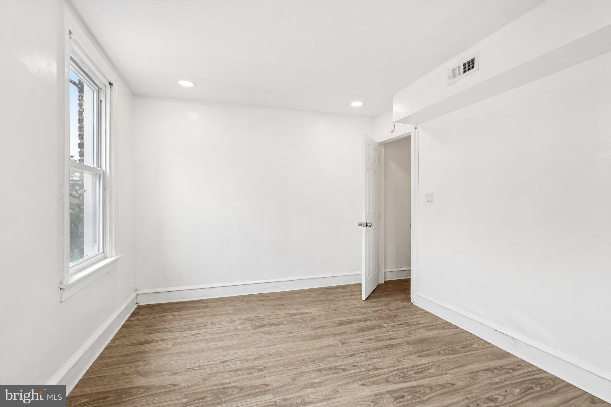 ELKINS PARK - Residential Income