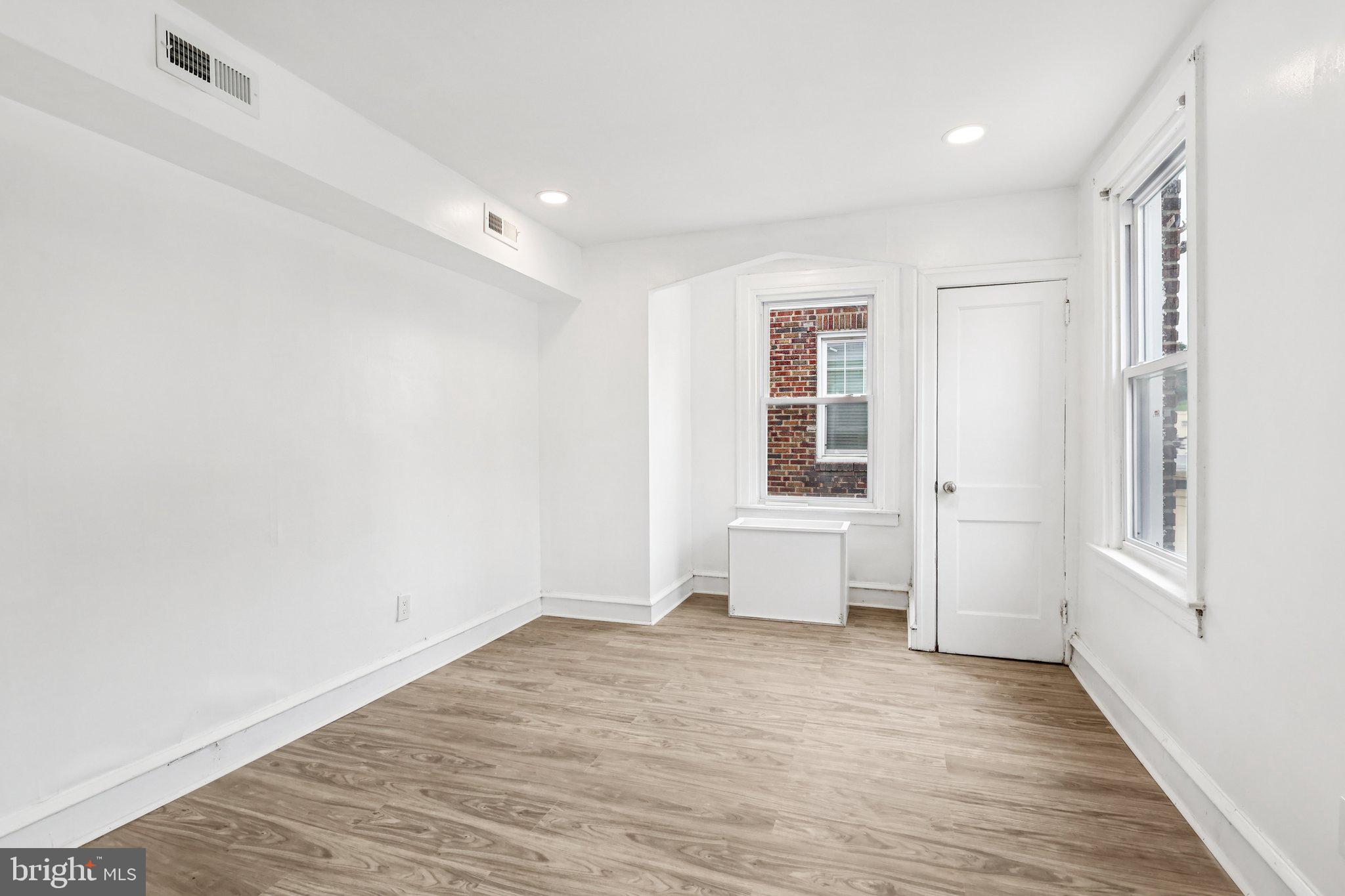 ELKINS PARK - Residential Income