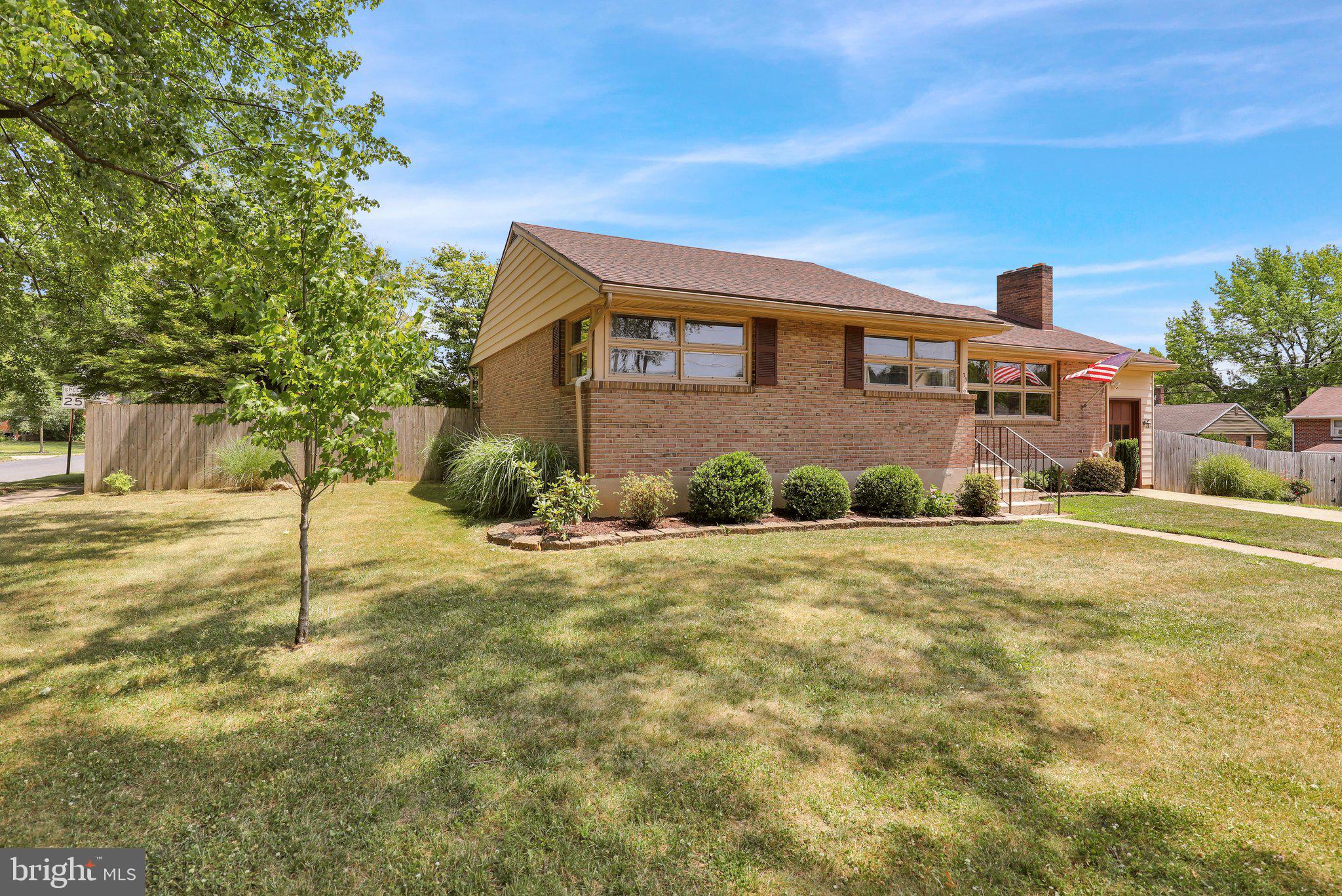 33 LAWNDALE ROAD