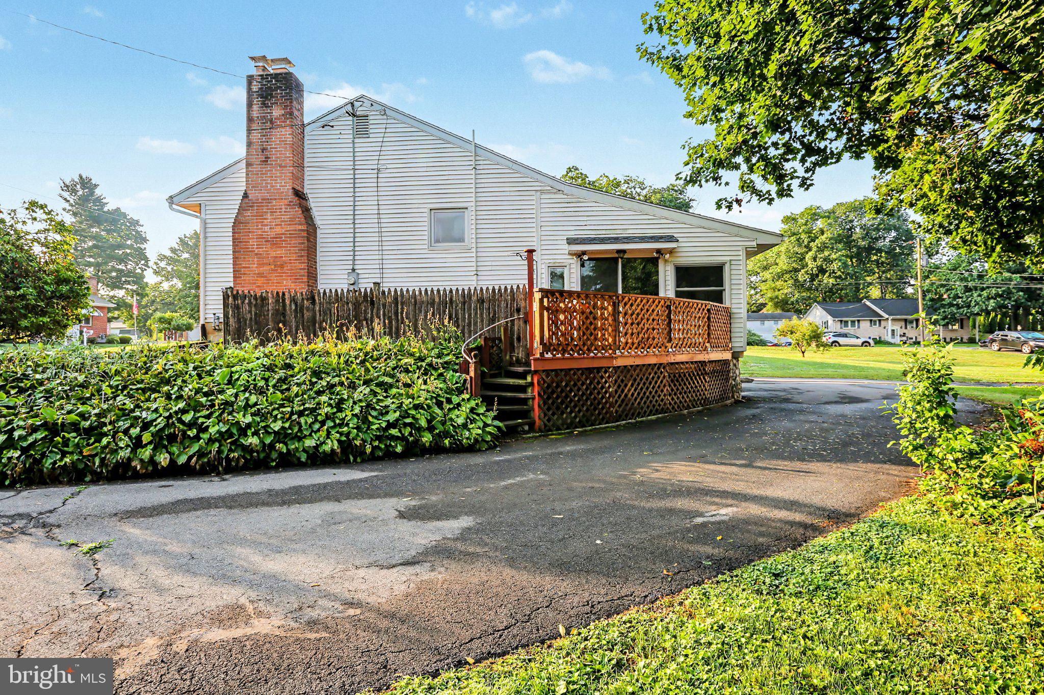 626 S LOCUST STREET