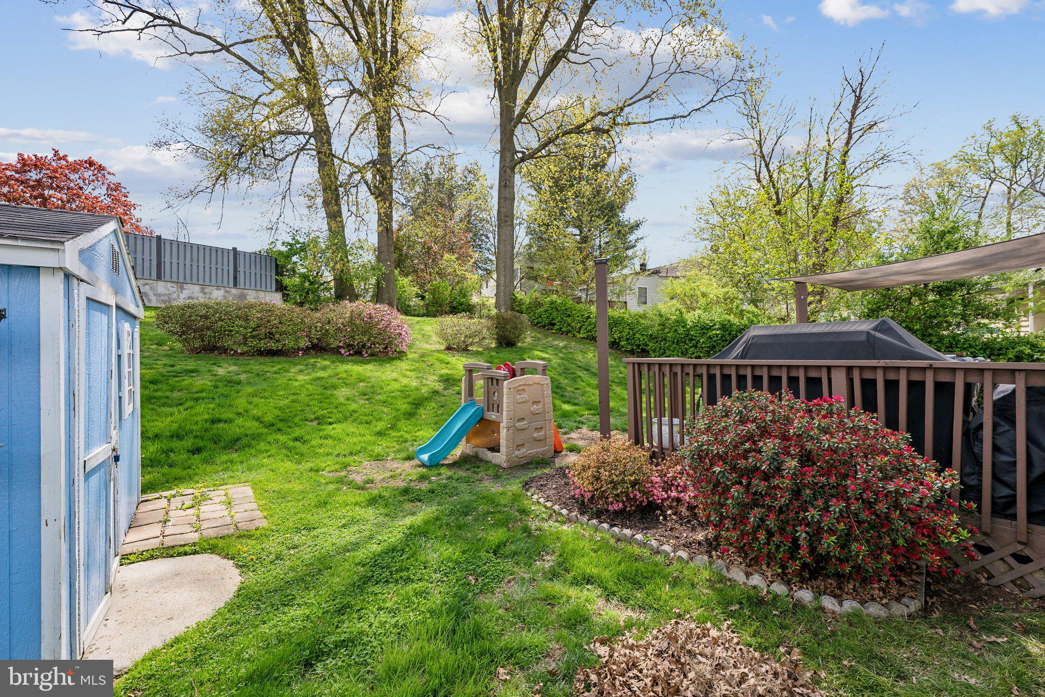 WEST LAWN - Residential