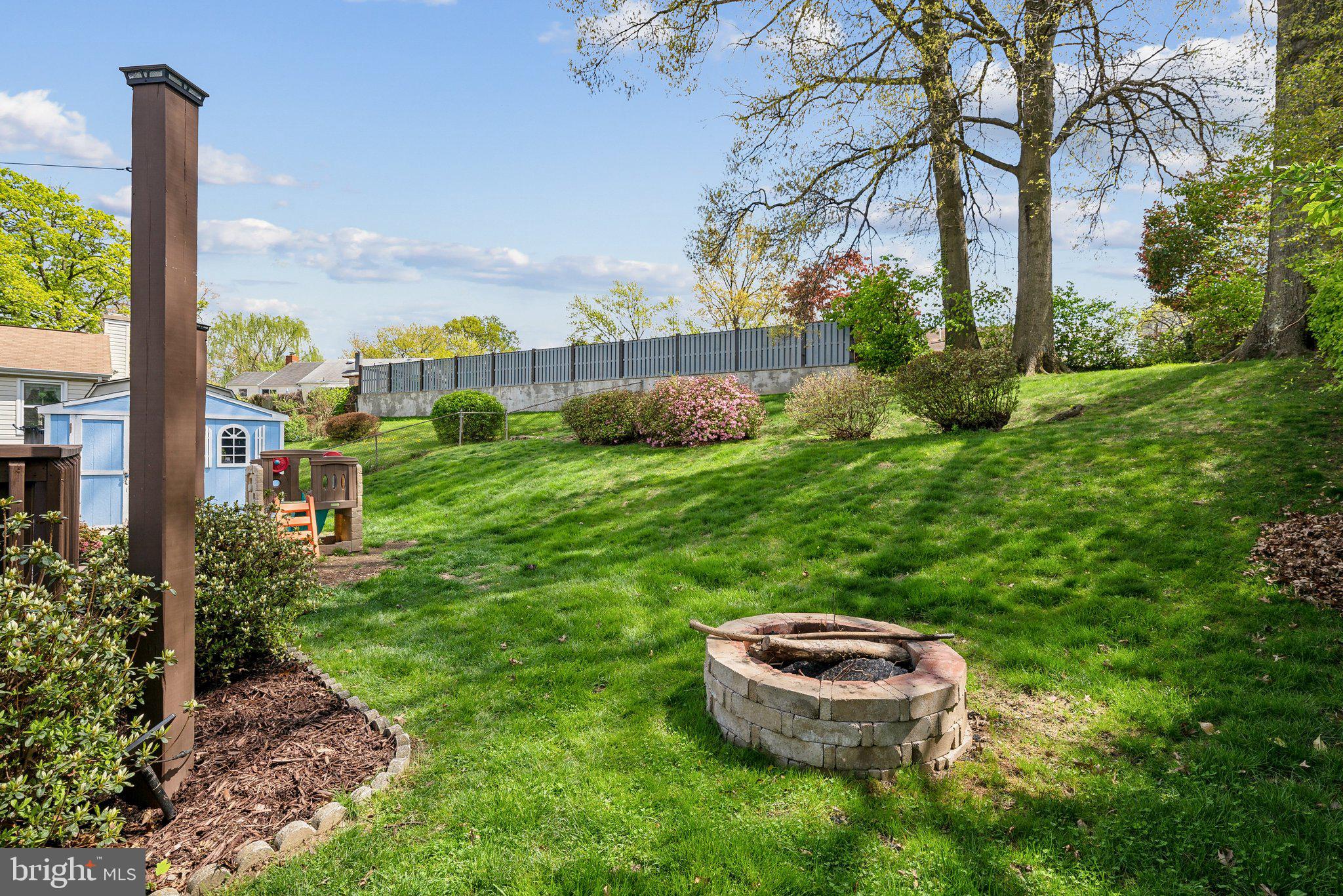 WEST LAWN - Residential