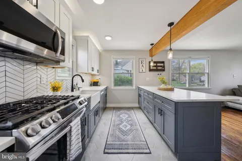 6935 Regent Lane, Falls Church, VA MLS: VAFX2234766