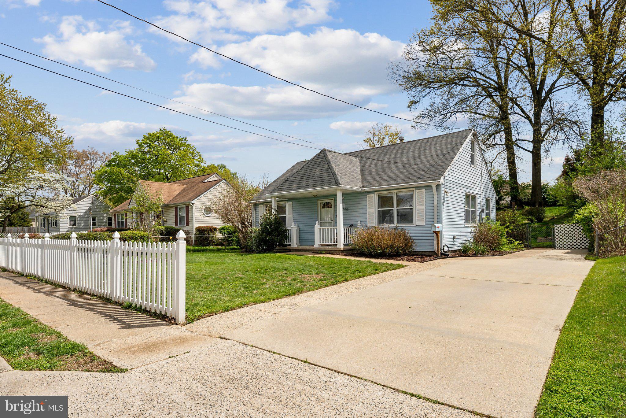 WEST LAWN - Residential