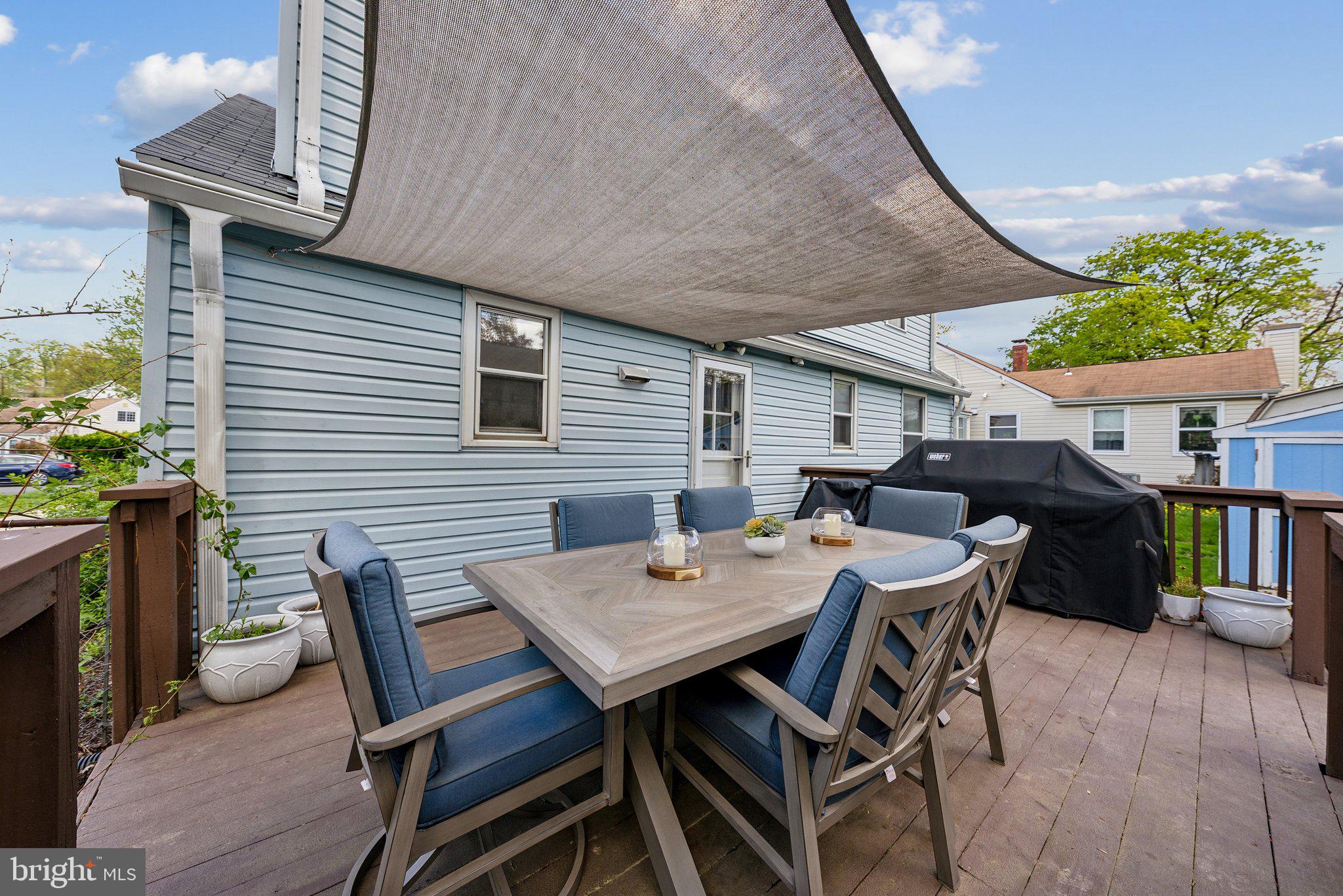 WEST LAWN - Residential