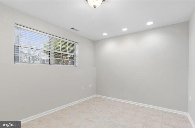 GLYNDON GATE - Residential Lease