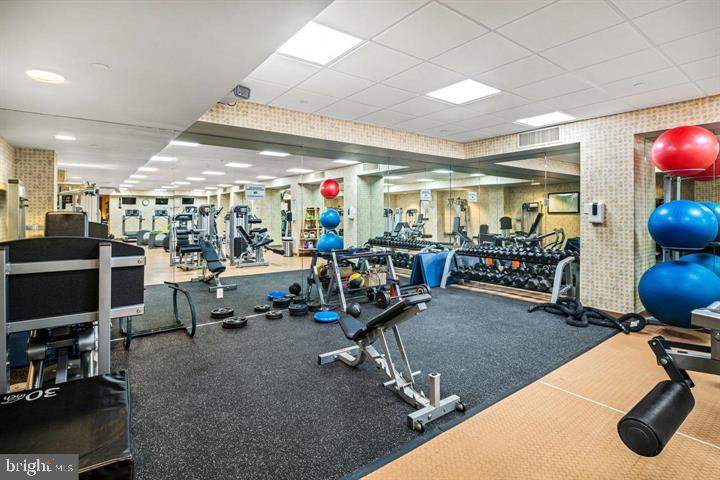 ART MUSEUM AREA - Residential Lease