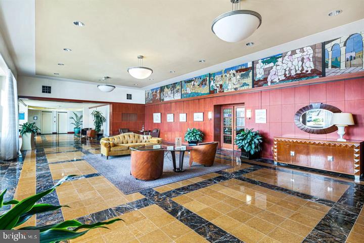 ART MUSEUM AREA - Residential Lease