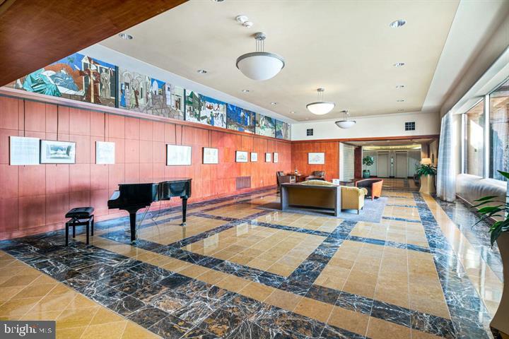 ART MUSEUM AREA - Residential Lease