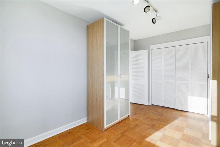 ART MUSEUM AREA - Residential Lease