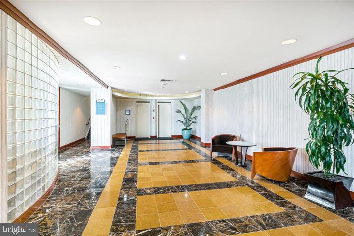 ART MUSEUM AREA - Residential Lease