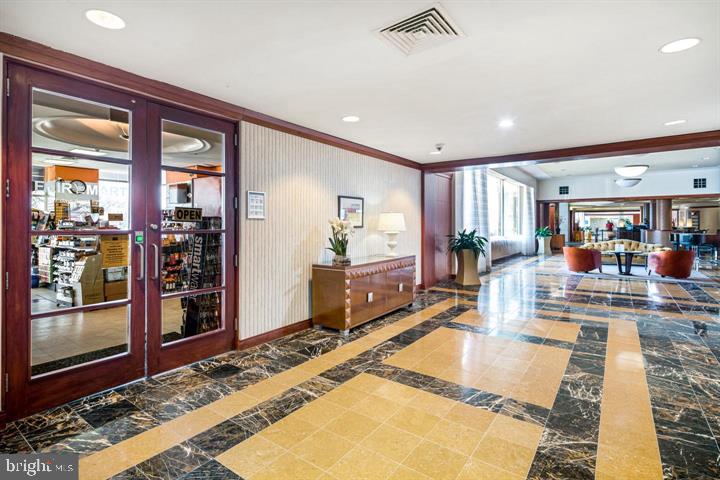 ART MUSEUM AREA - Residential Lease