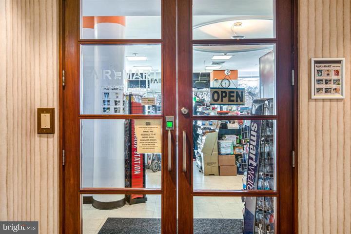 ART MUSEUM AREA - Residential Lease