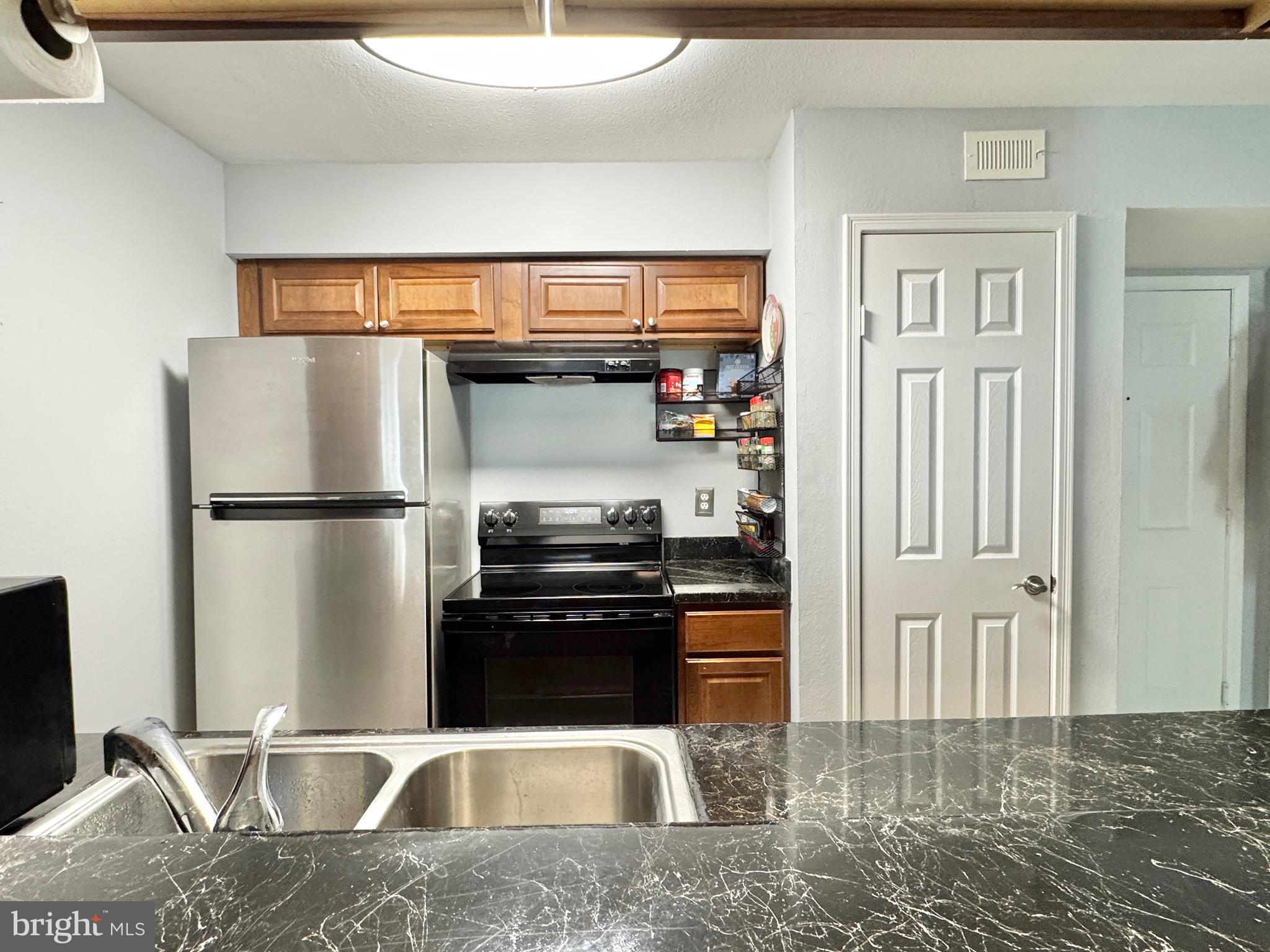 POINTE AT PARK CENTER - Residential