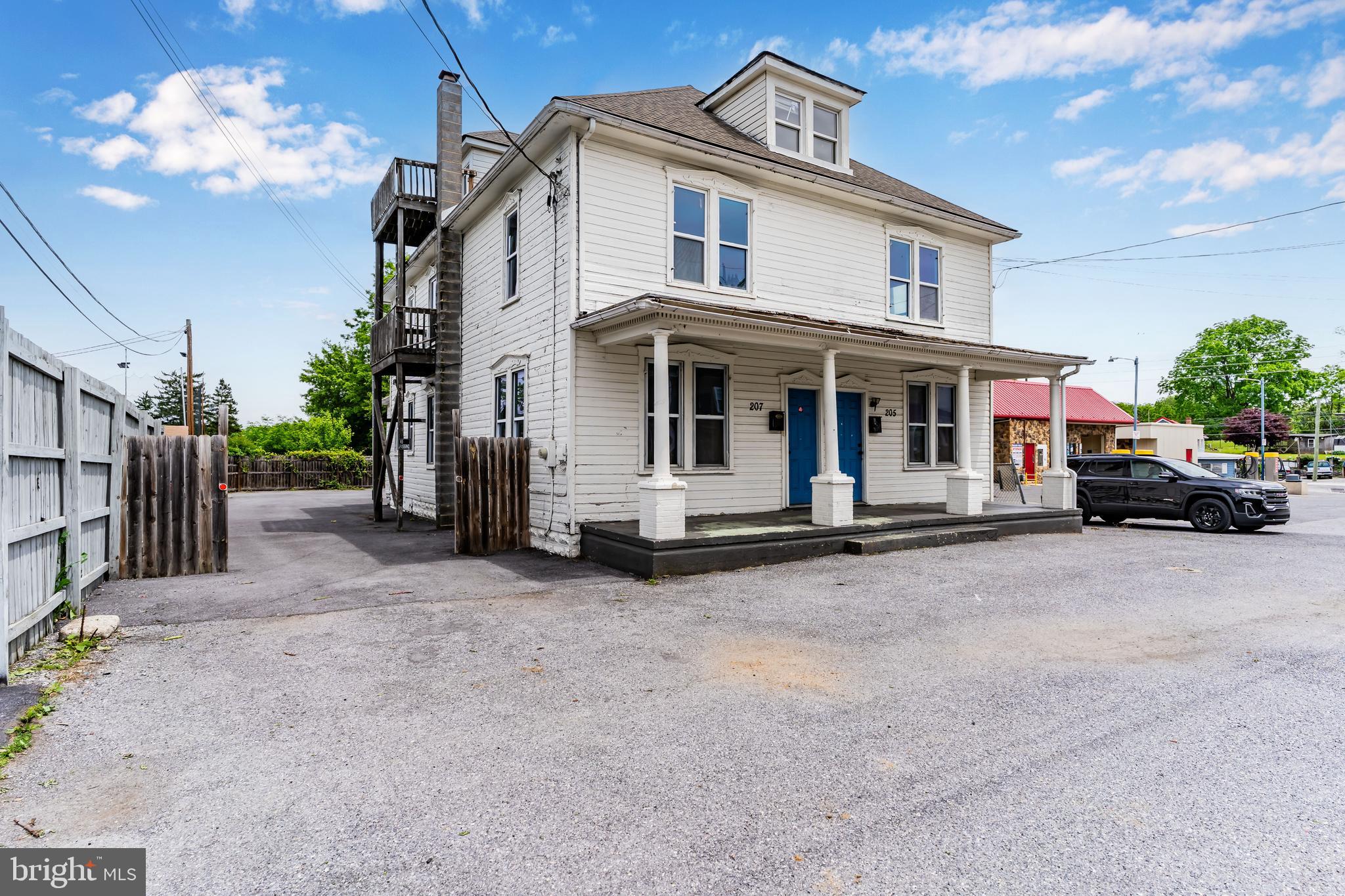 205 QUEEN STREET