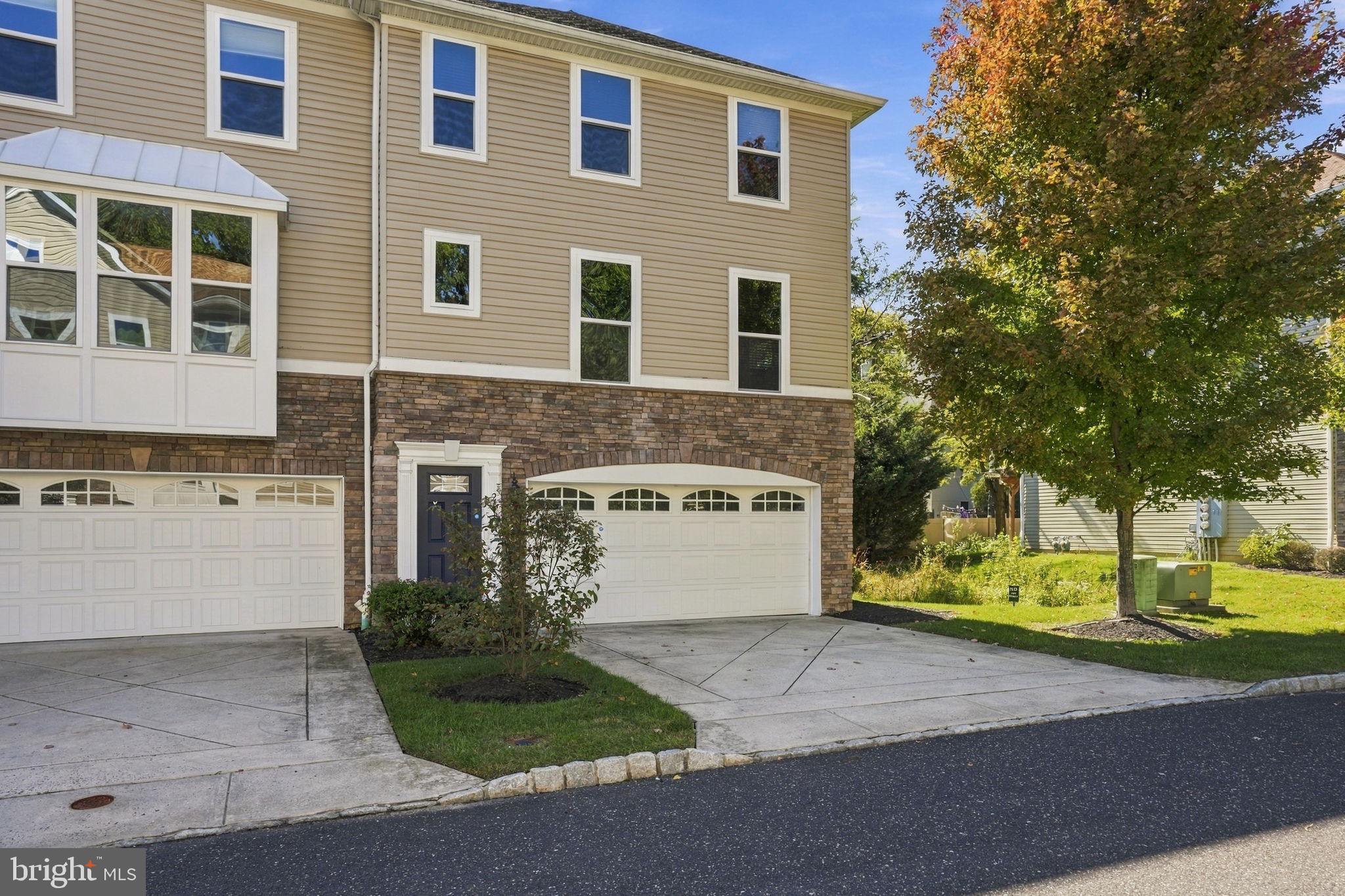 25 REGENCY COURT