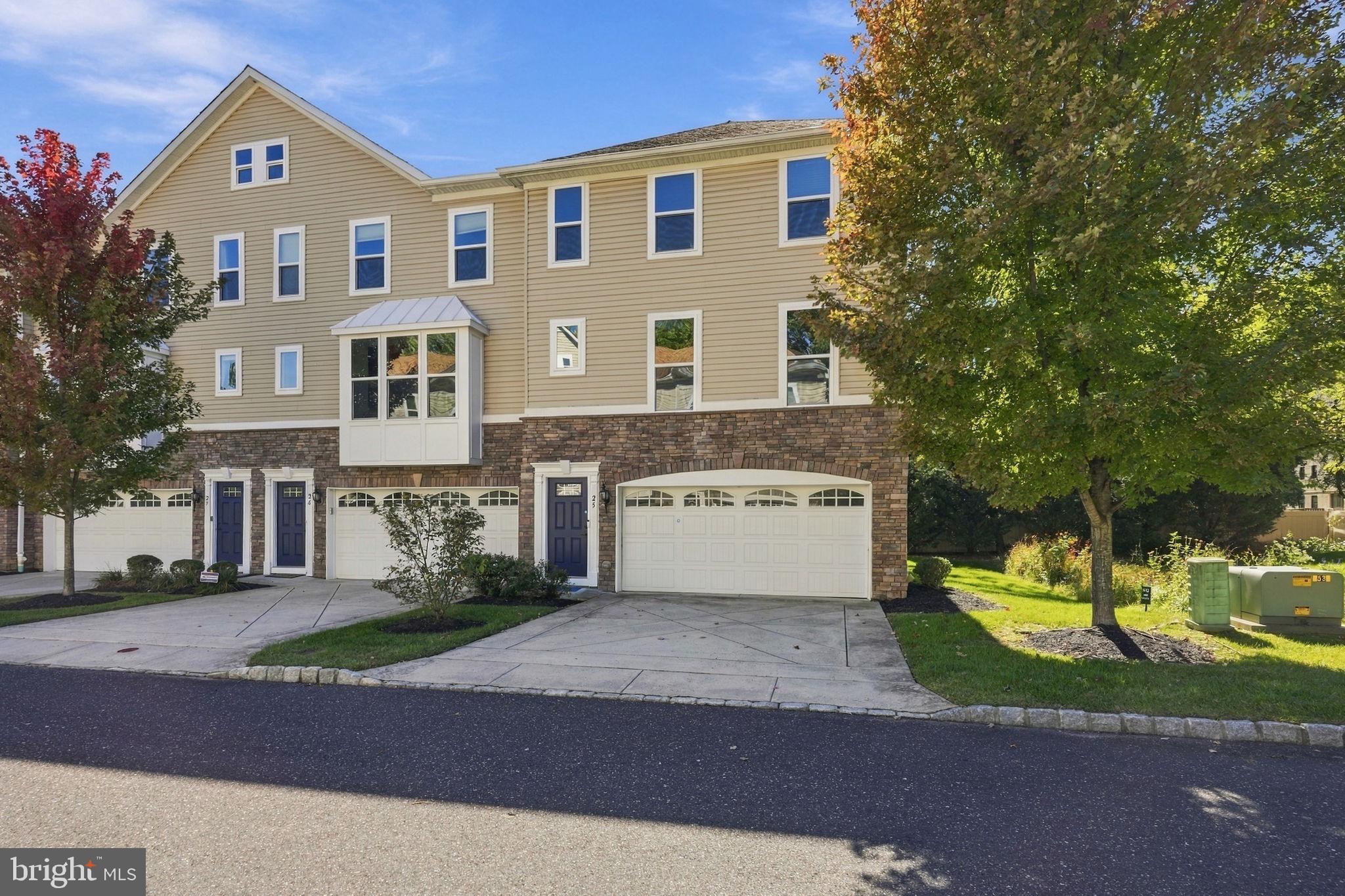 25 REGENCY COURT