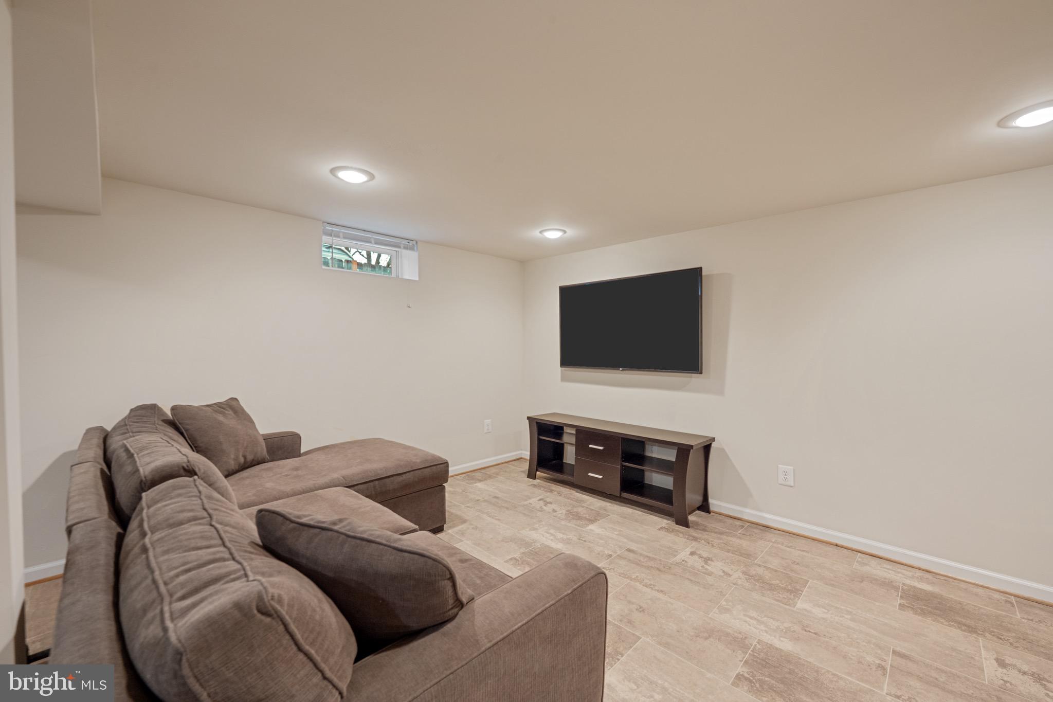 VILLAGE OF HICKORY HOLLOW - Residential