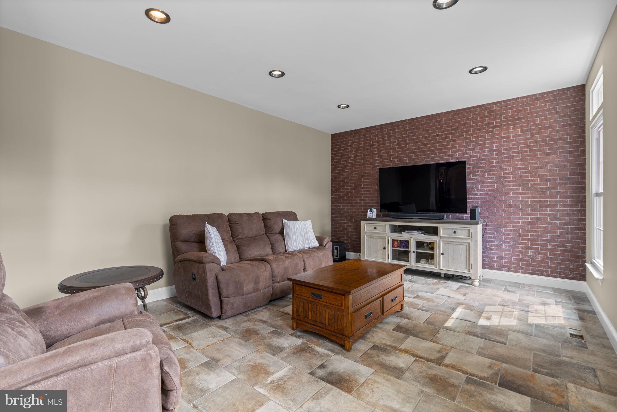 EDGEWOOD - Residential