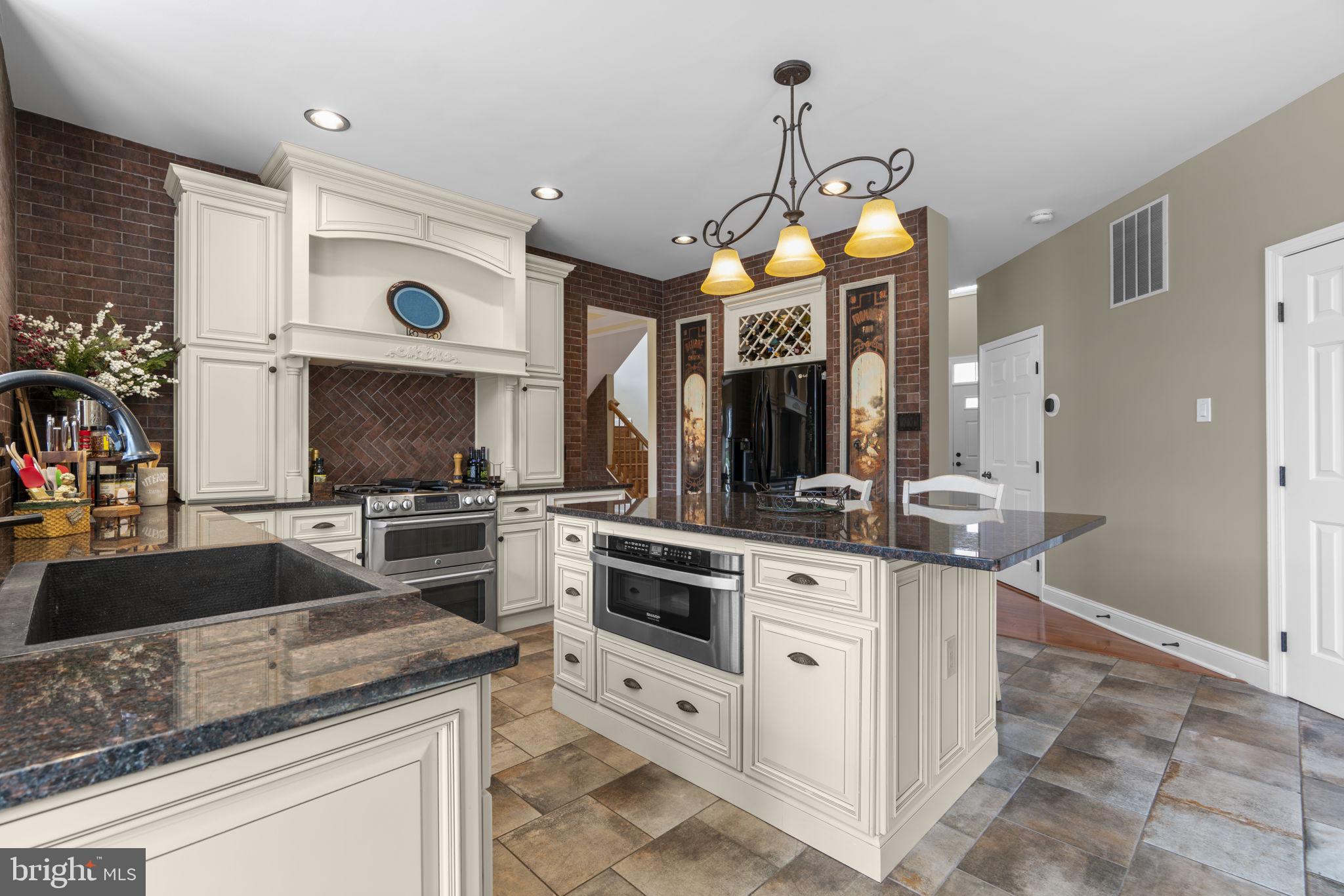 EDGEWOOD - Residential