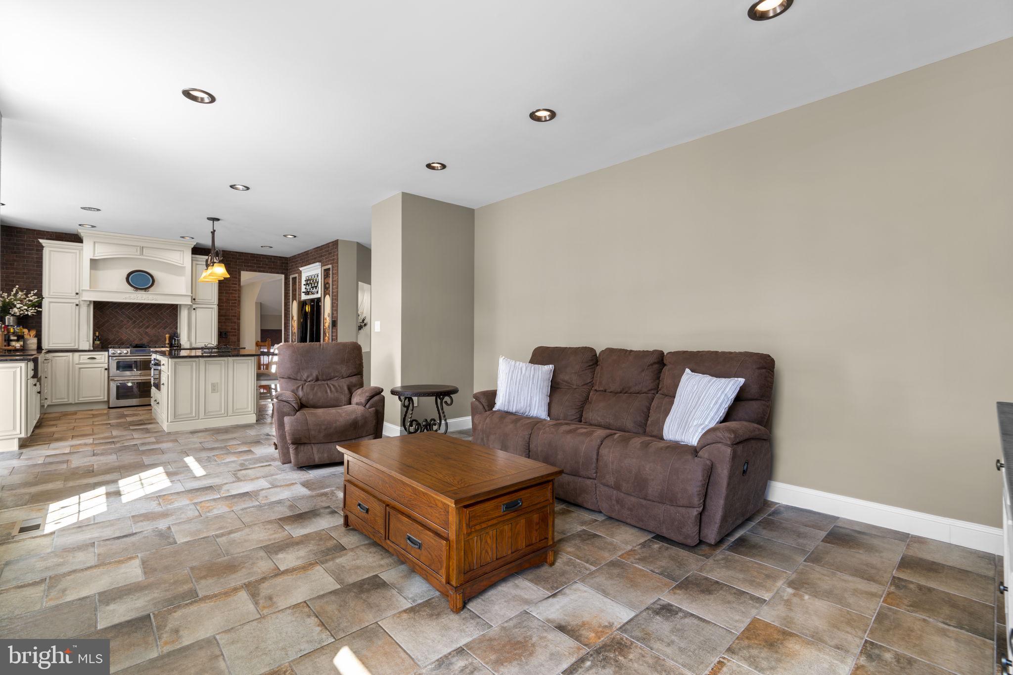 EDGEWOOD - Residential